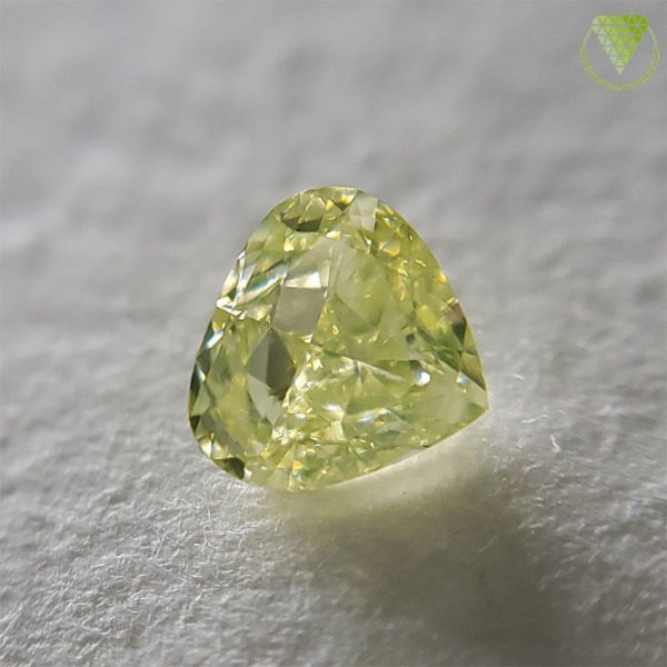 0.38 Carat Fancy Green Yellow VS1 GIA Heart Shape Natural Loose Diamond 天然 グリーン イエロー ダイヤモンド  モデファイド  Heart Shape