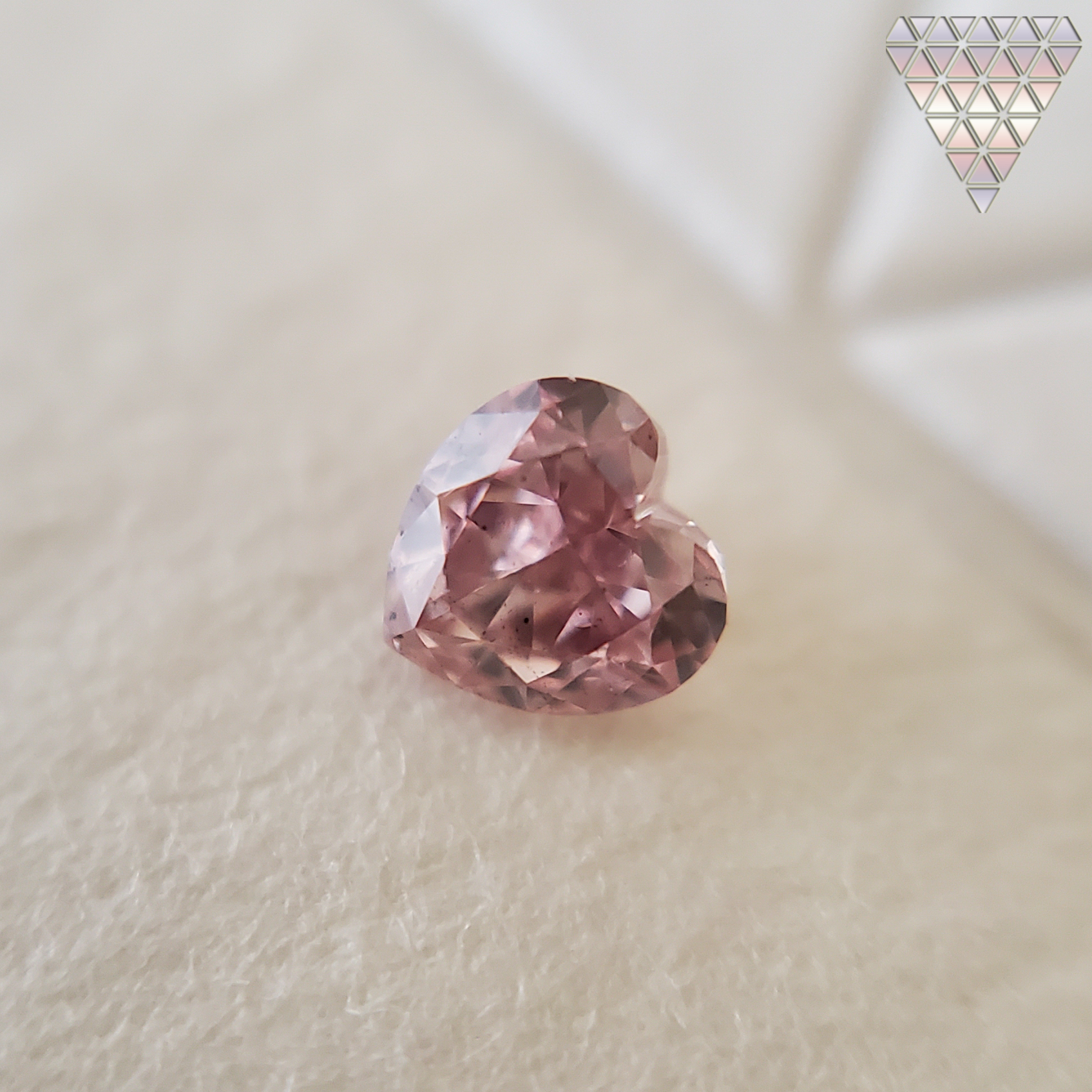 0.093 Ct Fancy Pink Si1 Heart AGT Japan Natural Loose Diamond Exchange Federation 3